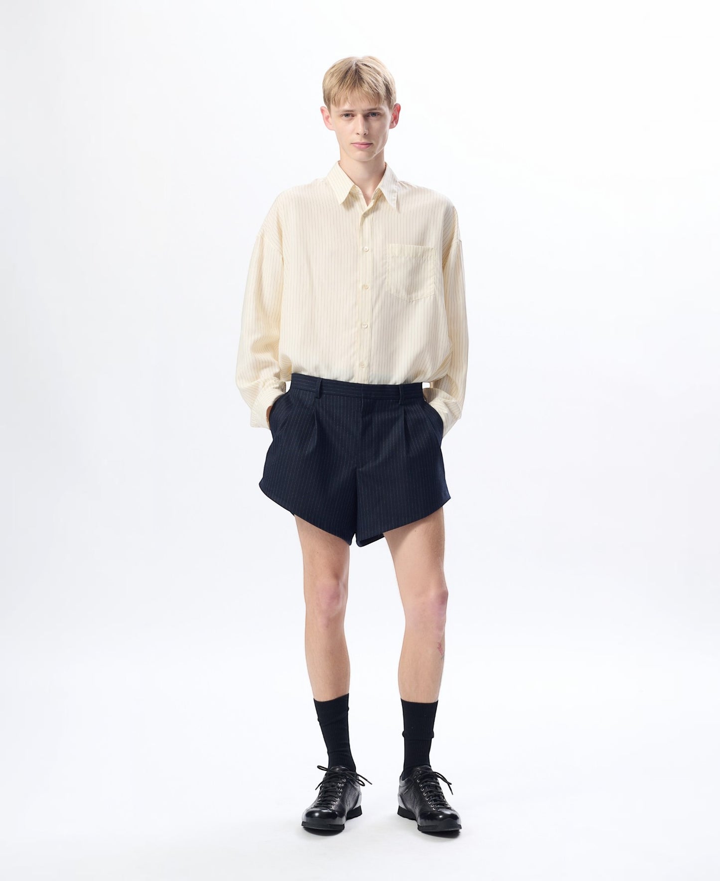 WIDE PLEATED SHORTS