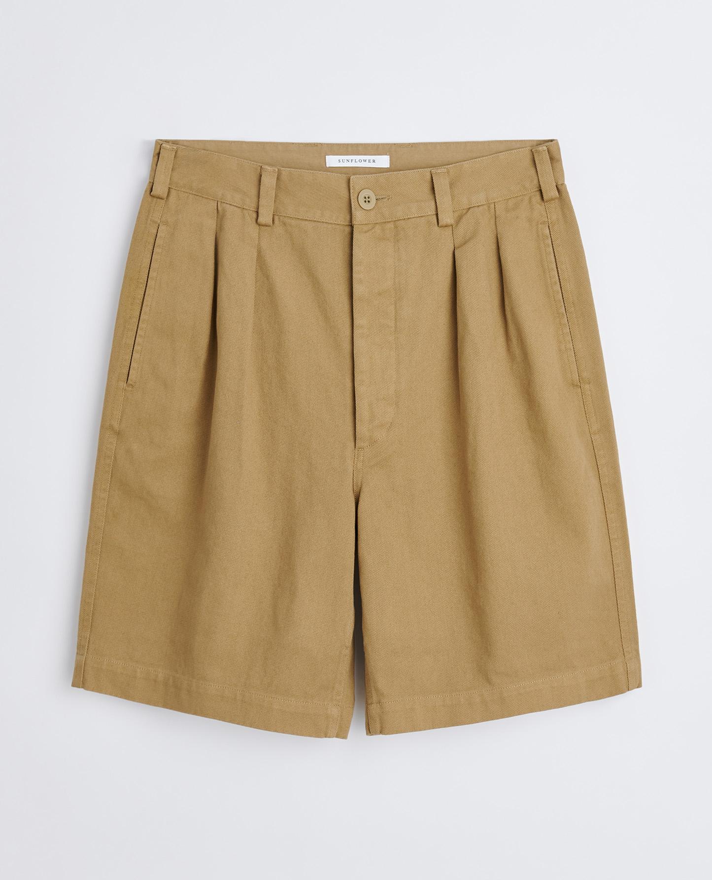 PLEATED SHORTS . KHAKI