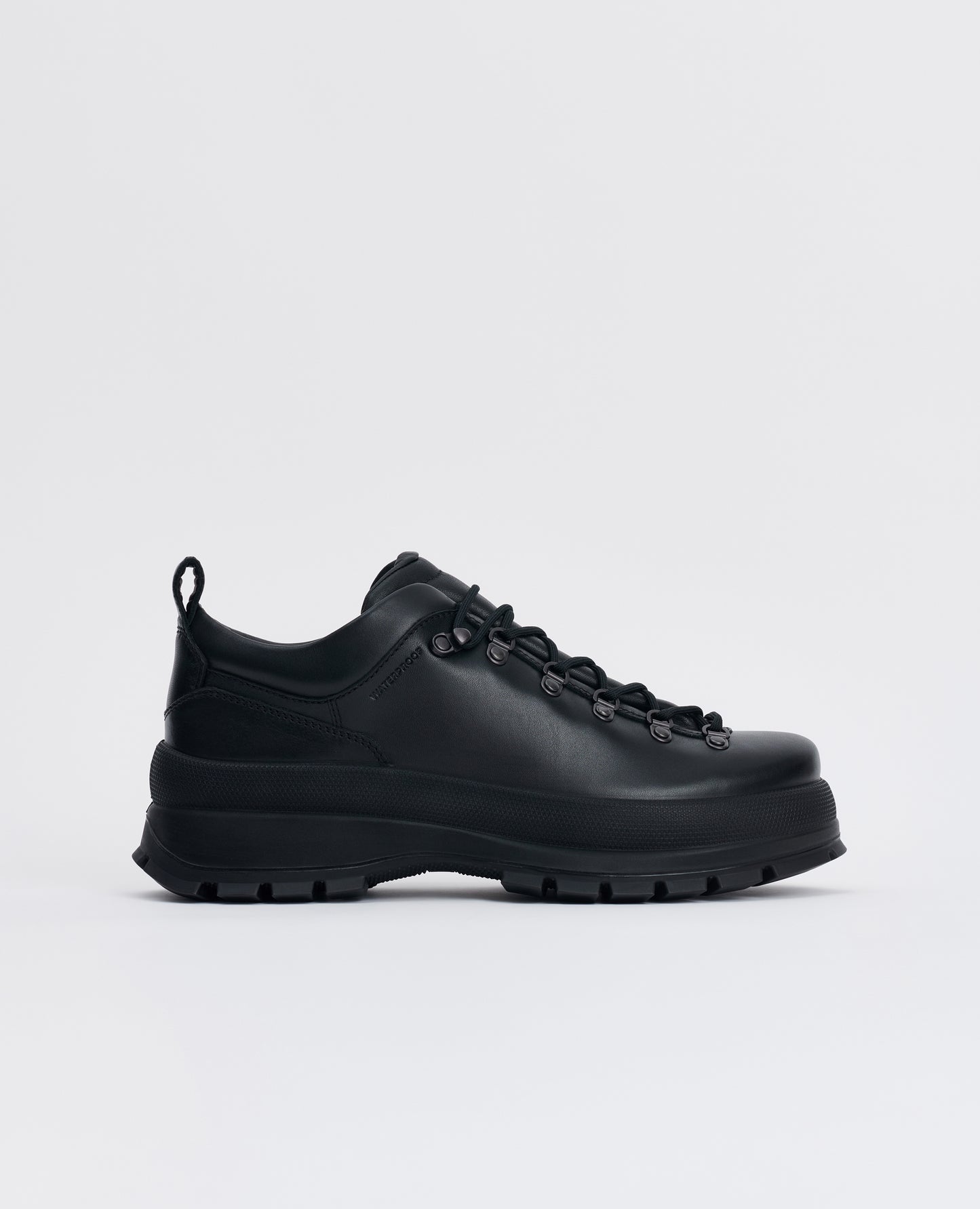 HIKER  . BLACK