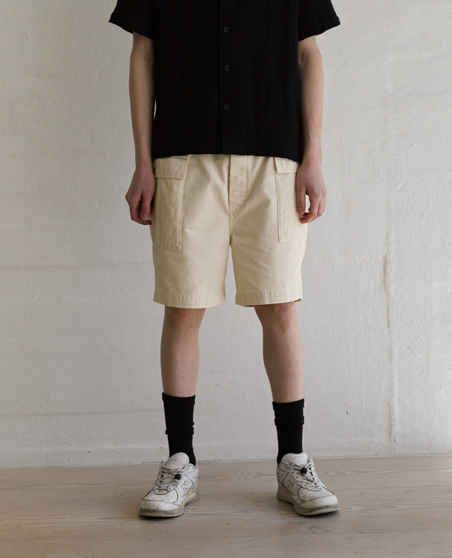 CARGO SHORTS . OFF WHITE